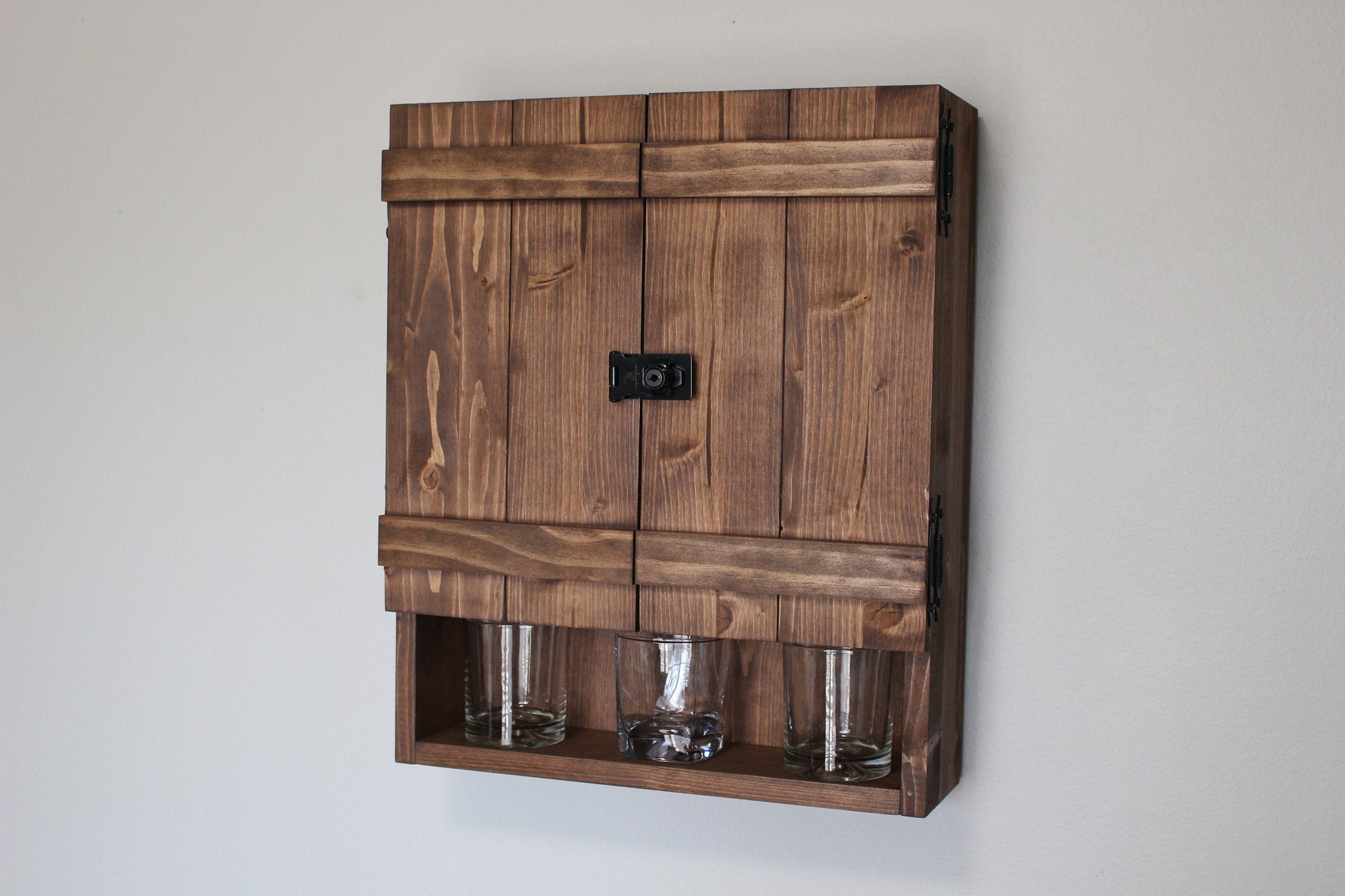 Mini Double Barn Door Wooden Bar Liquor Cabinet With Hasp Lock 